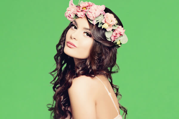 brunette-flowers-green-screen-background