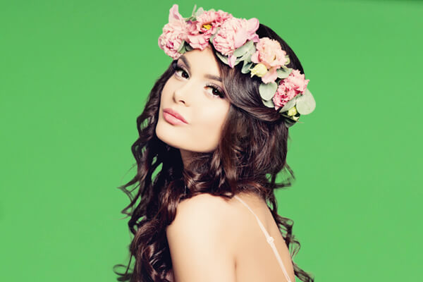 brunette-flowers-hair-green-screen-background